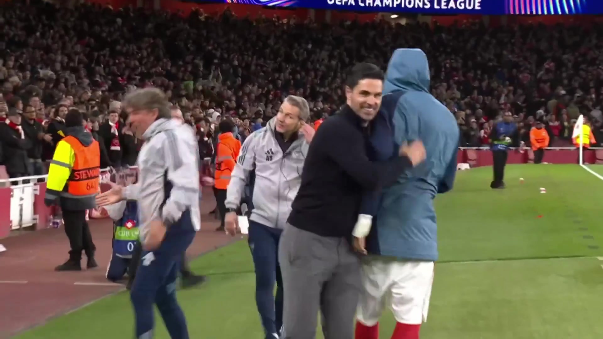 嚇人！葡體最后一攻險進(jìn)球，若昂-西蒙斯勁射稍稍偏出！