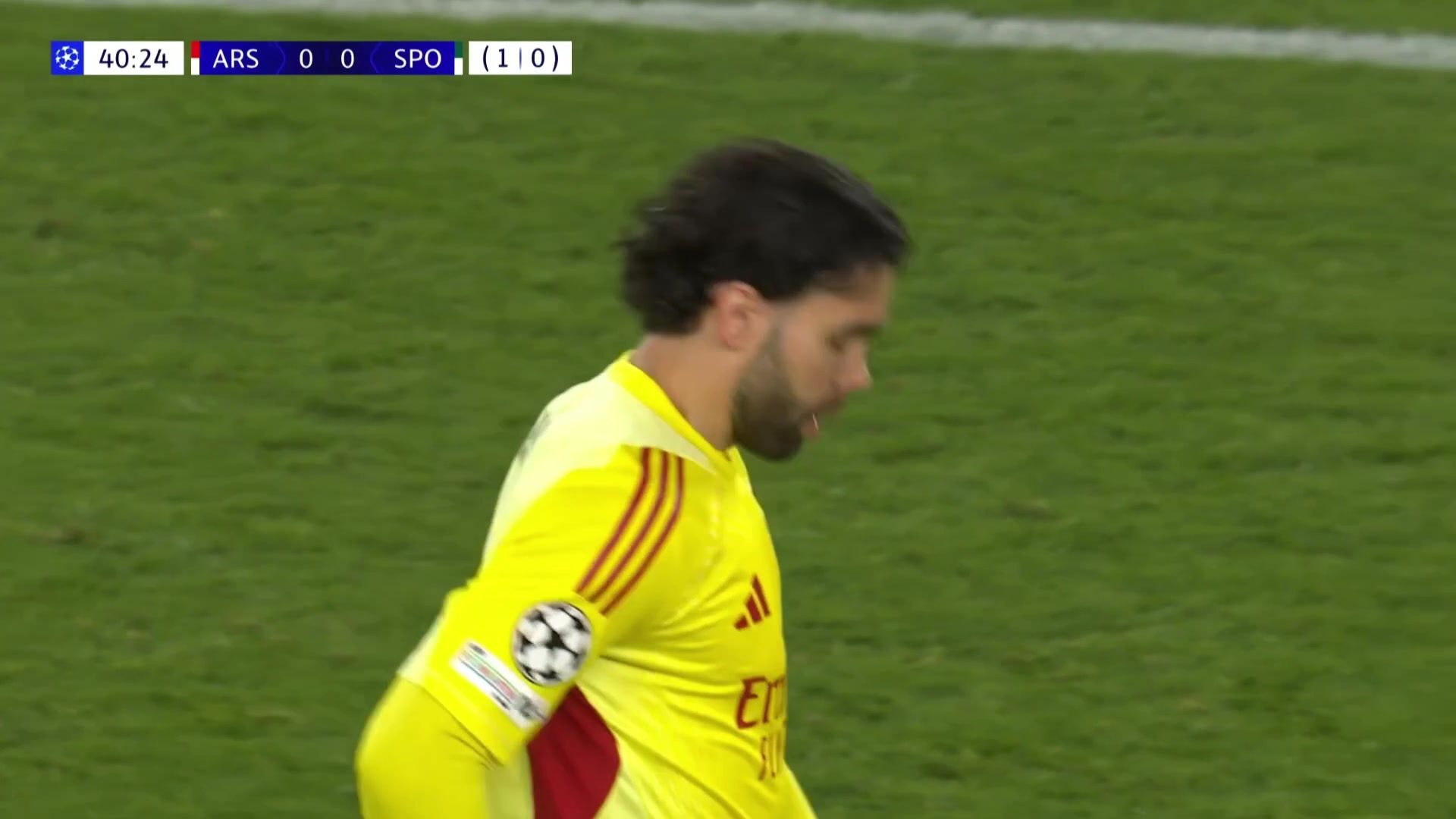 險送大禮！拉亞禁區(qū)內(nèi)出球失誤！葡體斷球沒把握住！